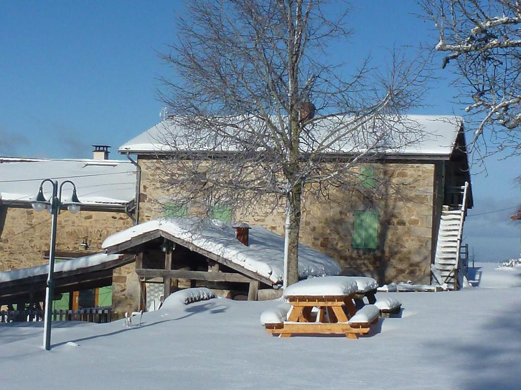 Les Deux Freres Hotel Echandelys Exterior photo